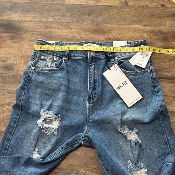 Almost Famous 90’s fit distressed jeans. Size 13 - Picture 4 of 7